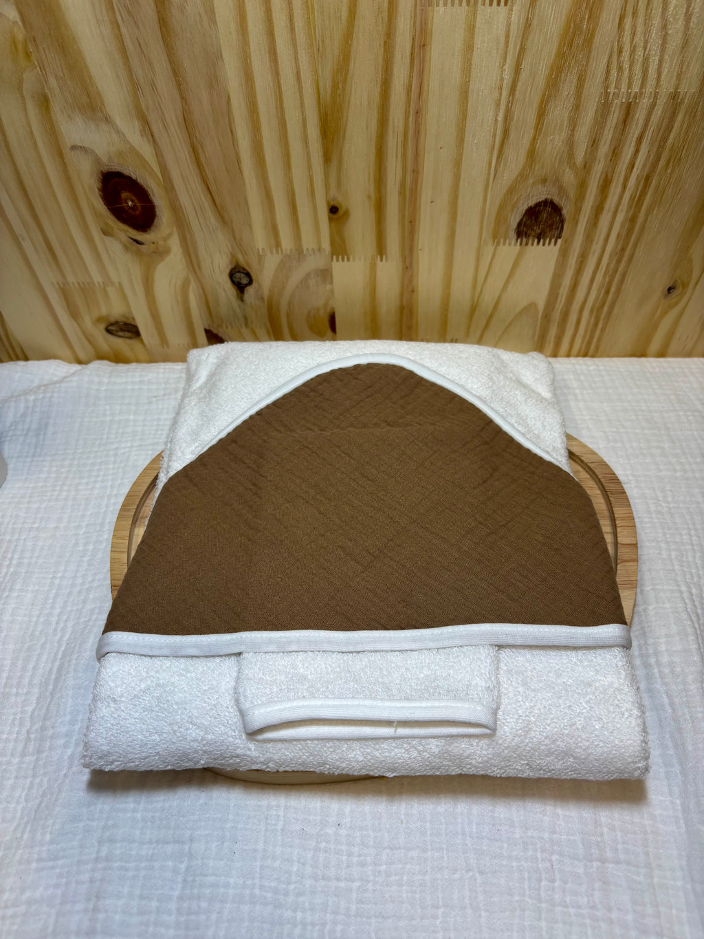 Coffret naissance personnalisé – Plaid bébé, cape de bain & attache tétine – Marron