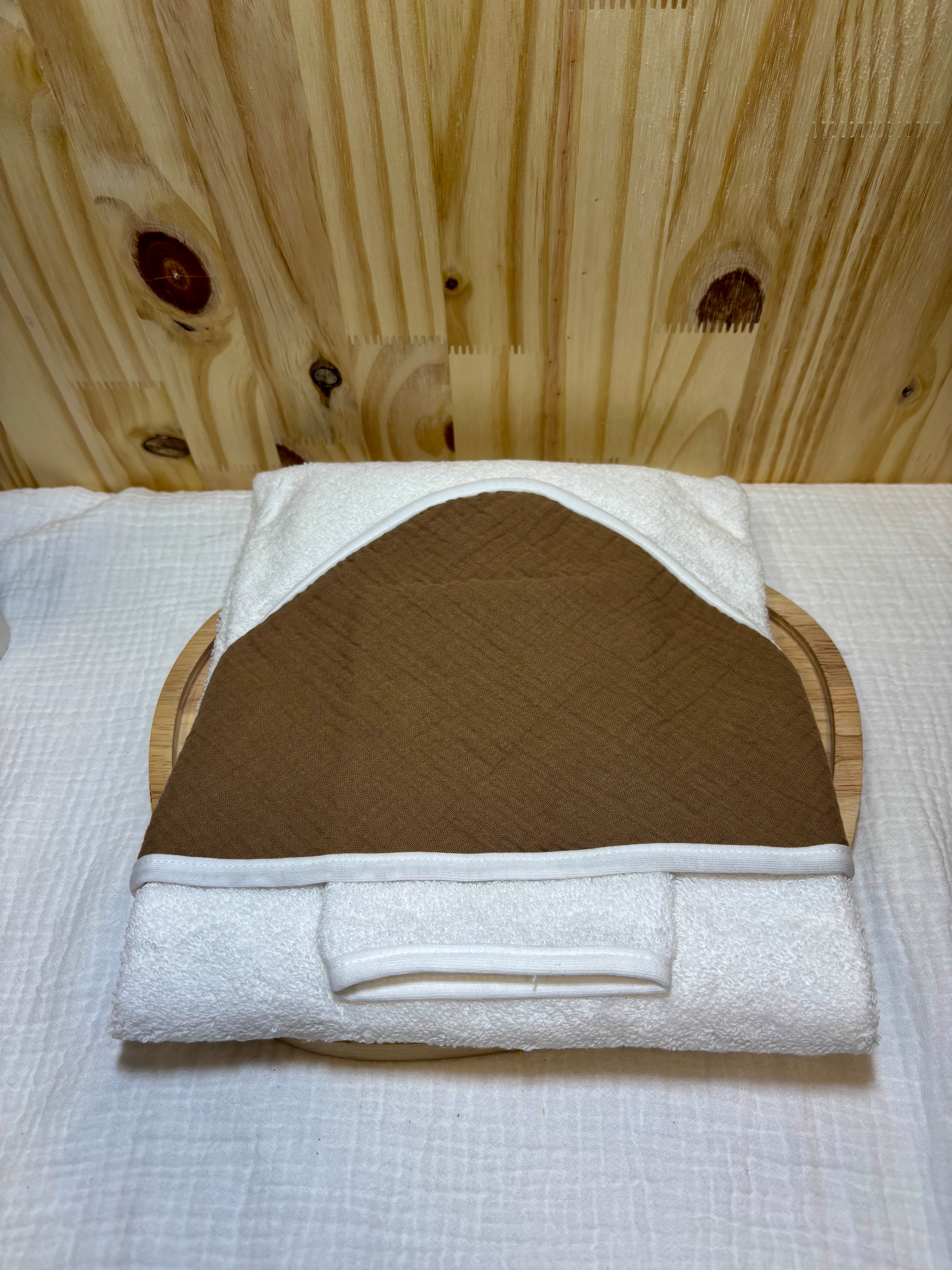 Coffret naissance personnalisé – Plaid bébé, cape de bain & attache tétine – Marron