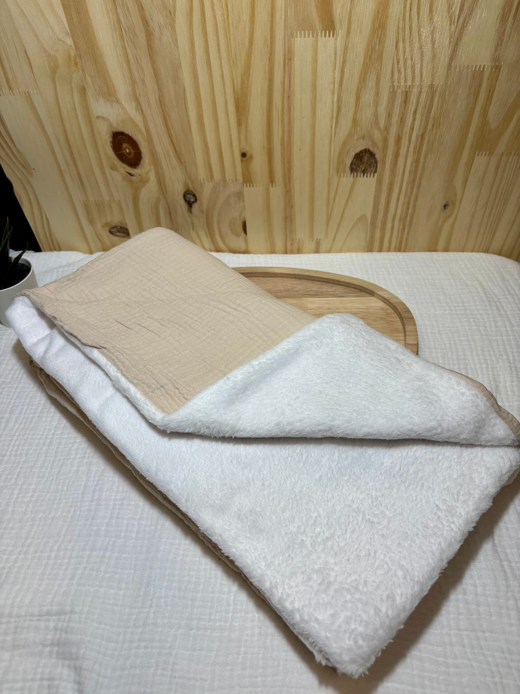 Coffret naissance personnalisé – Plaid bébé, cape de bain & attache tétine – Beige
