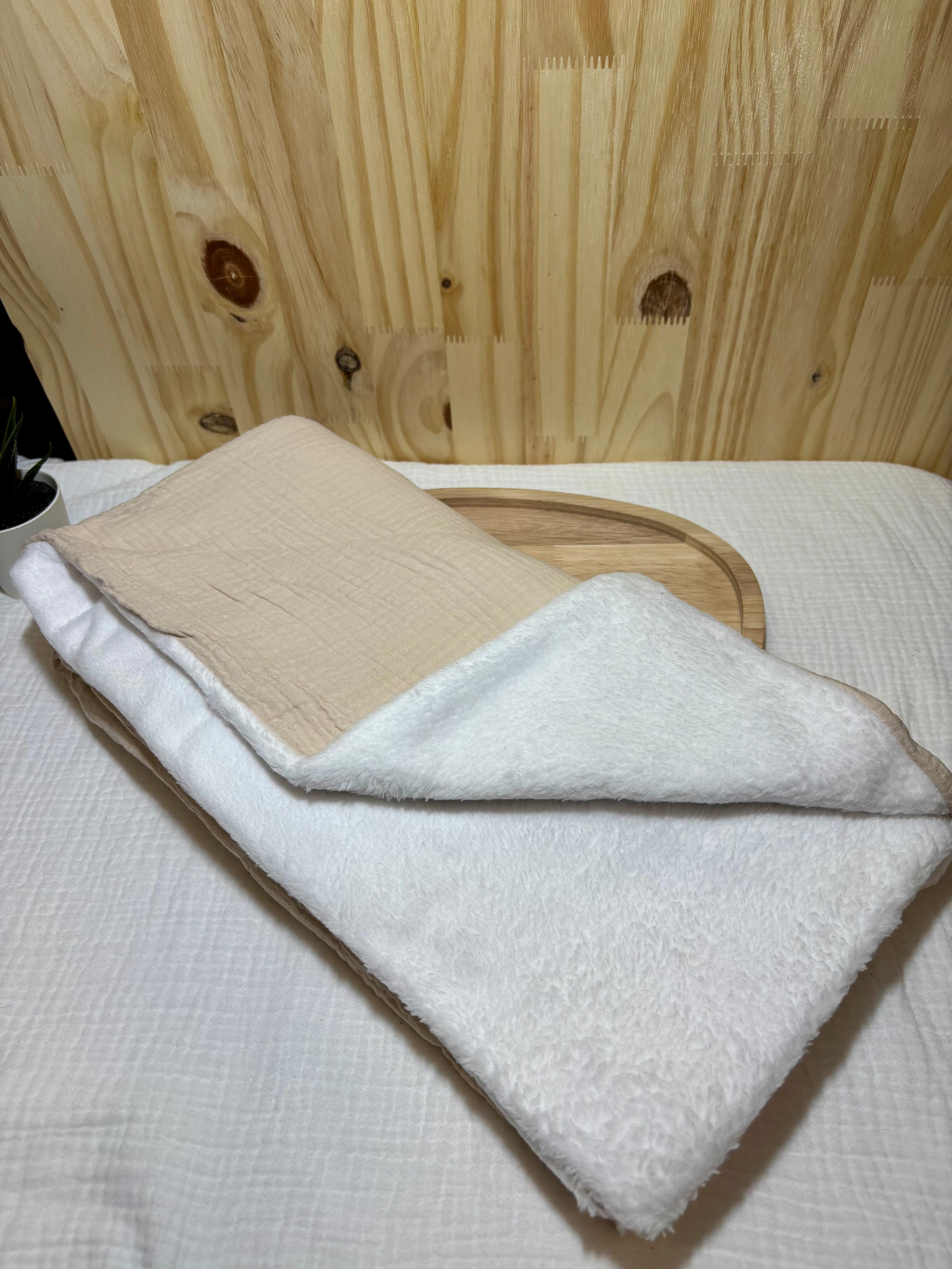 Coffret naissance personnalisé – Plaid bébé, cape de bain & attache tétine – Beige