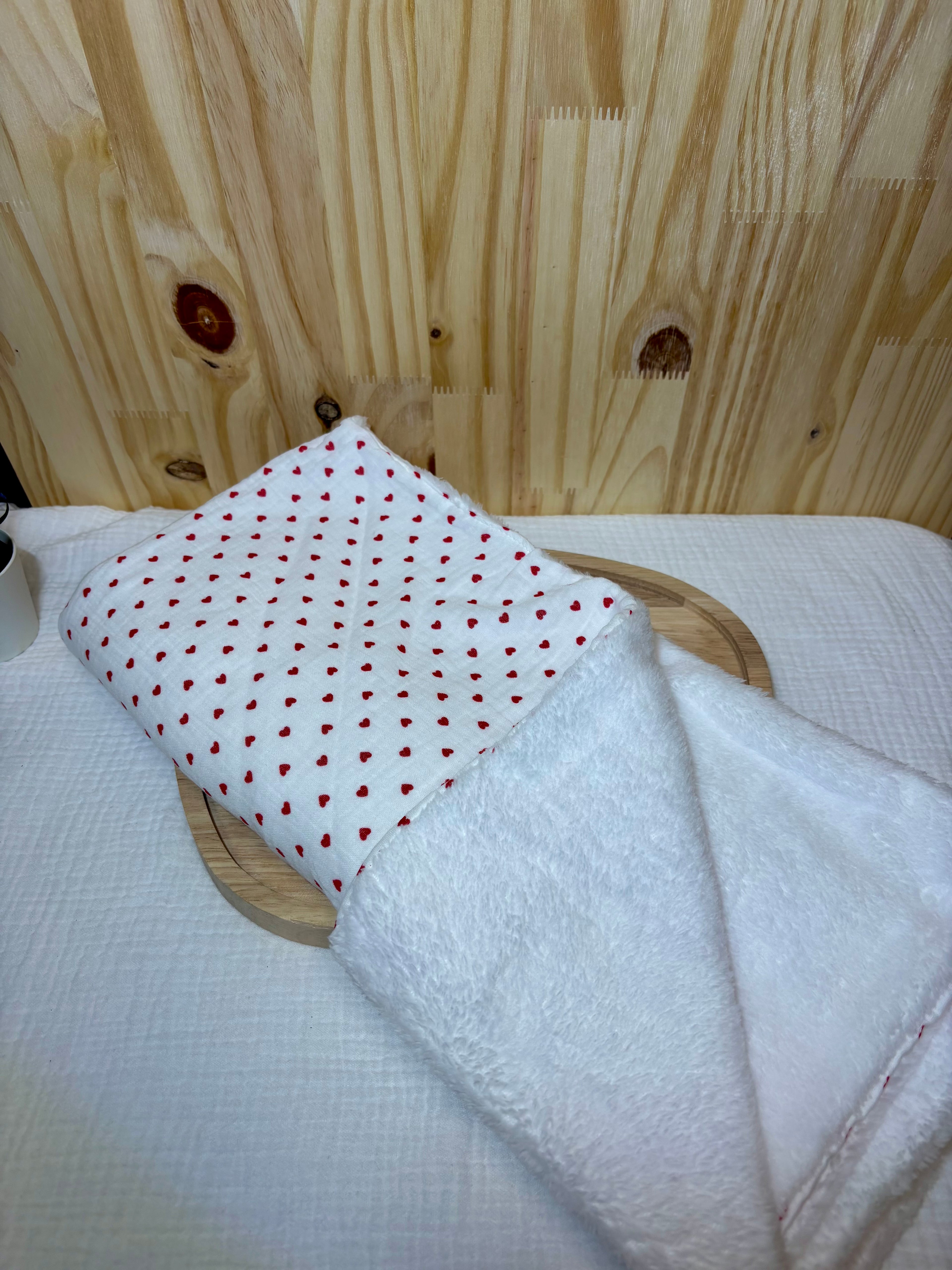 Coffret naissance personnalisé – Plaid bébé, cape de bain & attache tétine –Petit cœur