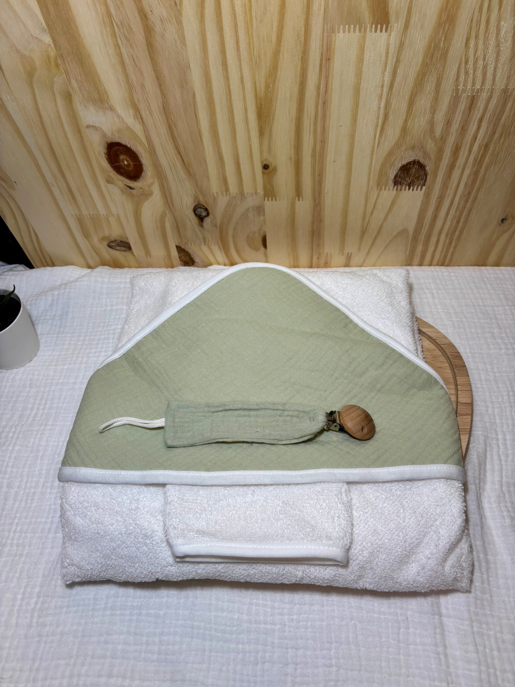 Coffret naissance personnalisé – Plaid bébé , cape de bain & attache tétine –Vert