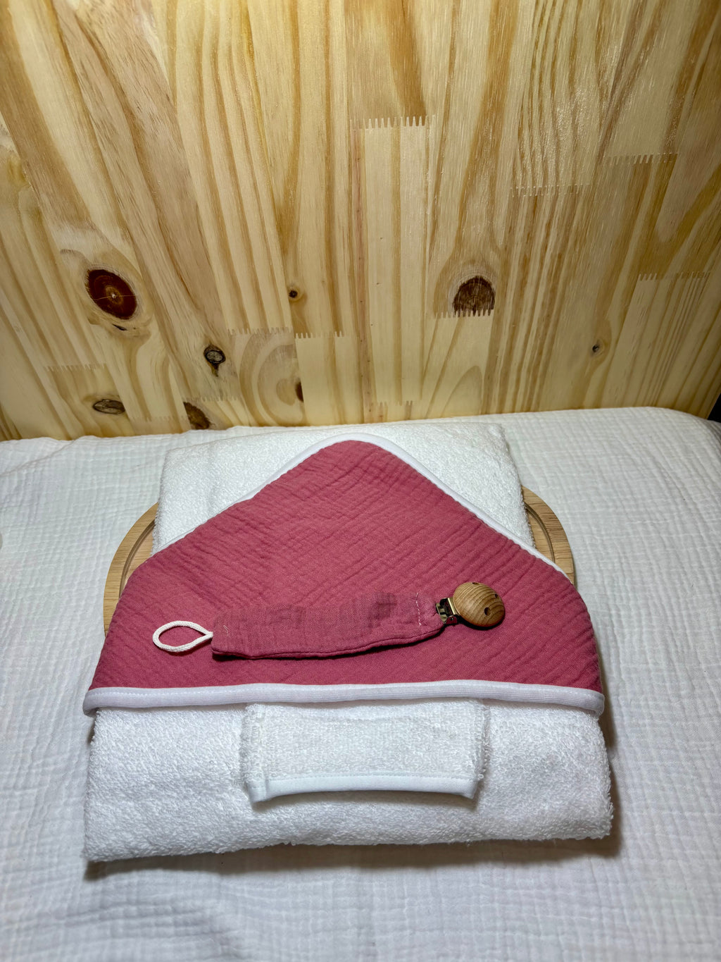 Coffret naissance personnalisé – Plaid bébé, cape de bain & attache tétine – Framboise