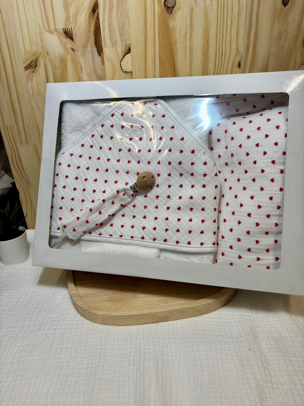 Coffret naissance personnalisé – Plaid bébé, cape de bain & attache tétine –Petit cœur