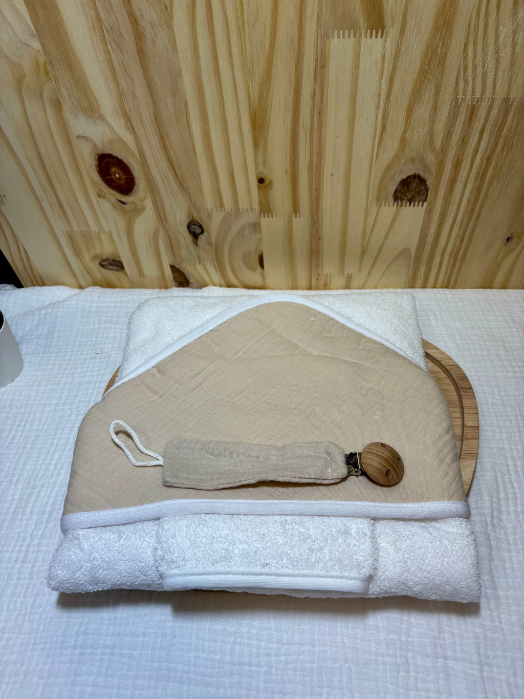 Coffret naissance personnalisé – Plaid bébé, cape de bain & attache tétine – Beige