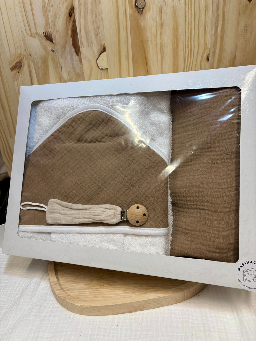 Coffret naissance personnalisé – Plaid bébé, cape de bain & attache tétine – Marron